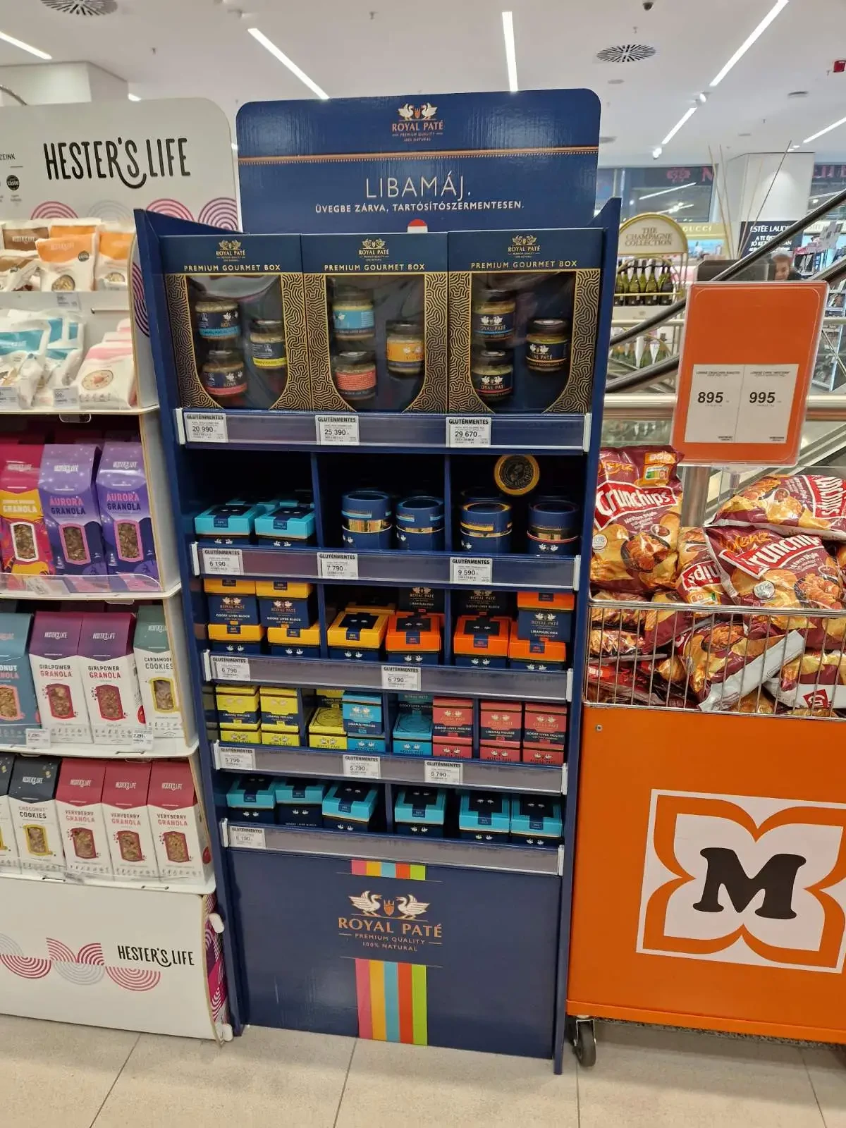 Royal Paté termékek önálló márkázott displayen